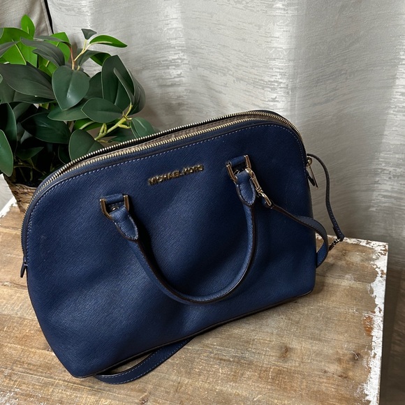 Michael Kors Cindy navy large dome crossbody leather purse with gold hardware - Picture 3 of 17